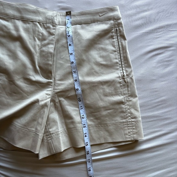 NWT women’s Nike dry fit golf shorts - Picture 10 of 11